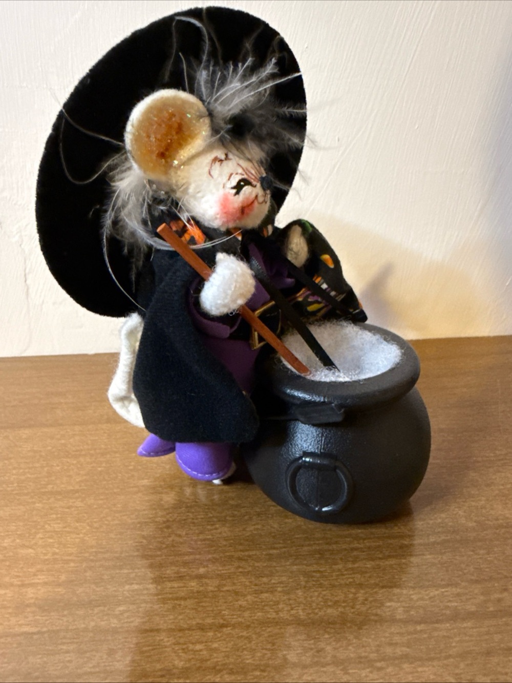 Vintage 2005 Annalee 4” Halloween Witch Mouse with Cauldron 322805 - Picture 5 of 5